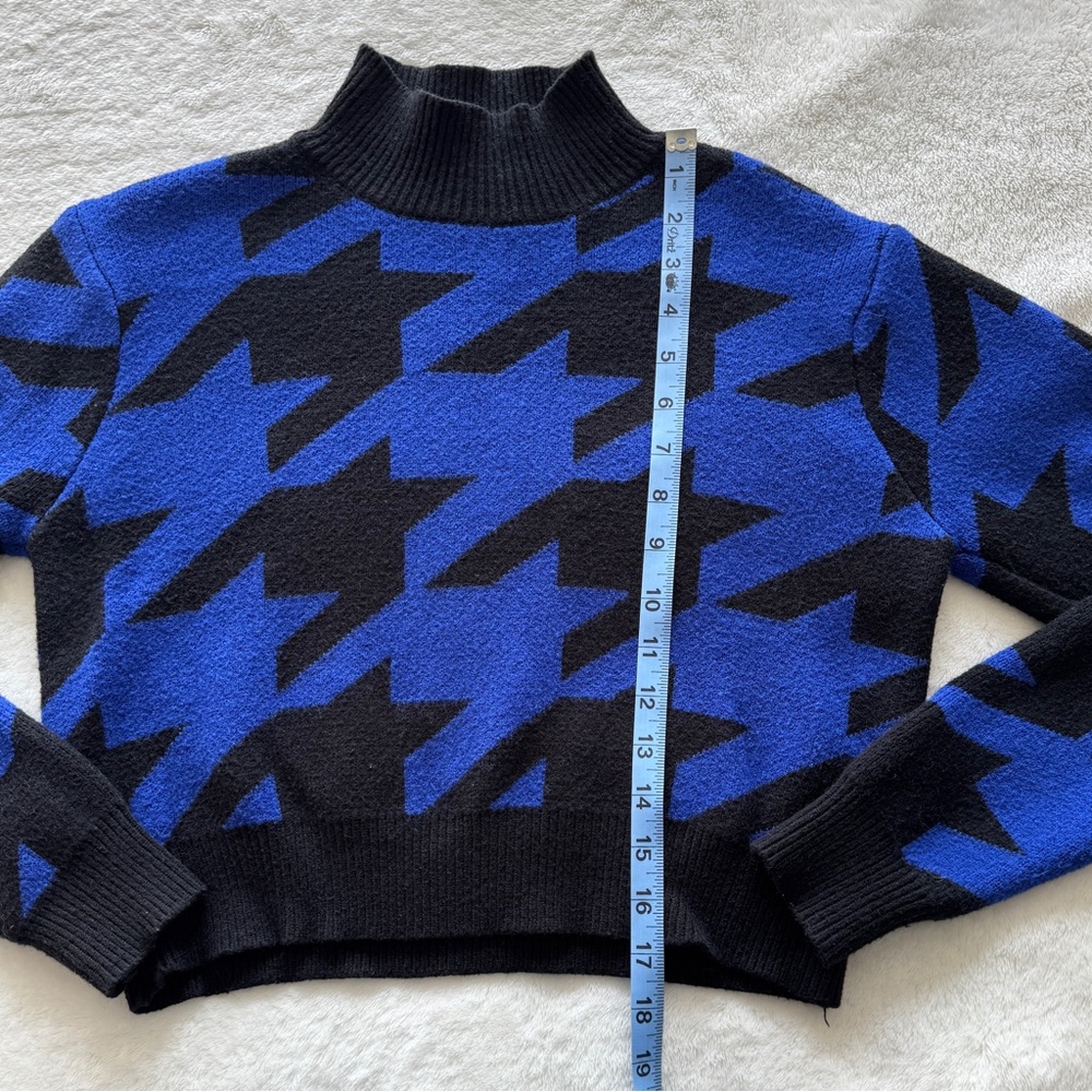 AKIRA Royal Blue and Black Houndstooth Cropped Sweater - Picture 5 of 7